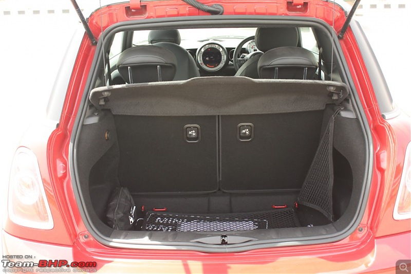 Legendary Mini Cooper S -An unofficial enthusiast's review-19-rear-hatch.jpg