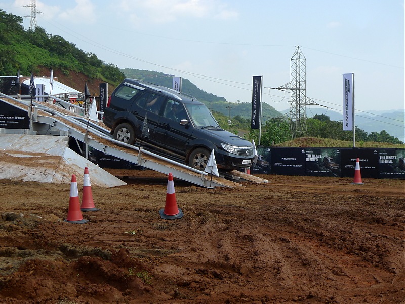 Tata Safari Storme : Test Drive and Review. More pics: pg 47-tata-safari-storme058.jpg