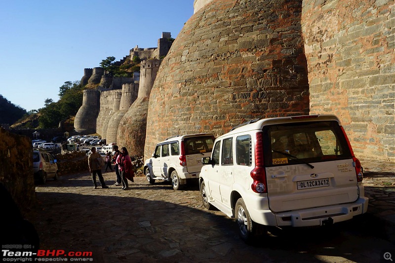 Hawk-On-Fours (H-4) Roadtrip: Kumbhalgarh & Ranakpur-fort1-11k300.jpg