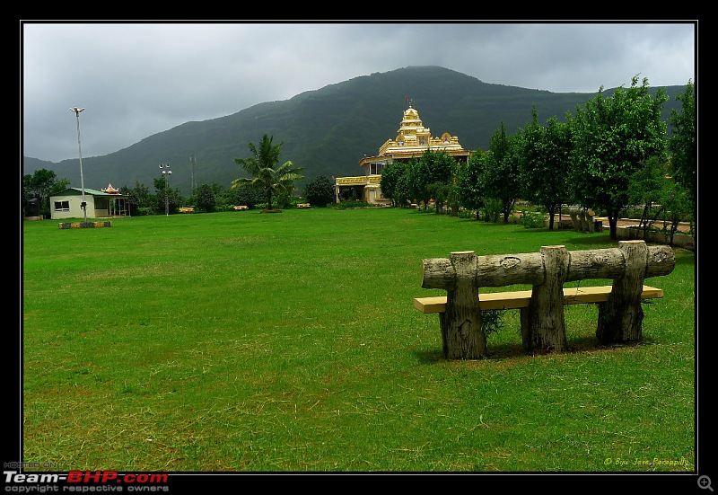 2011 Monsoon Trips: Hadshi (Temple, Lotus Flowers, Paddy Fields, Rolling Green Hills)-p1080850.jpg