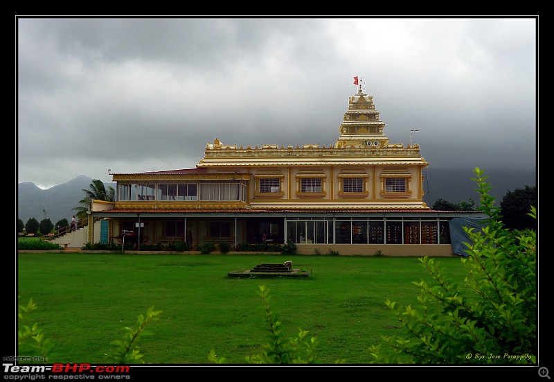 2011 Monsoon Trips: Hadshi (Temple, Lotus Flowers, Paddy Fields, Rolling Green Hills)-p1080890.jpg