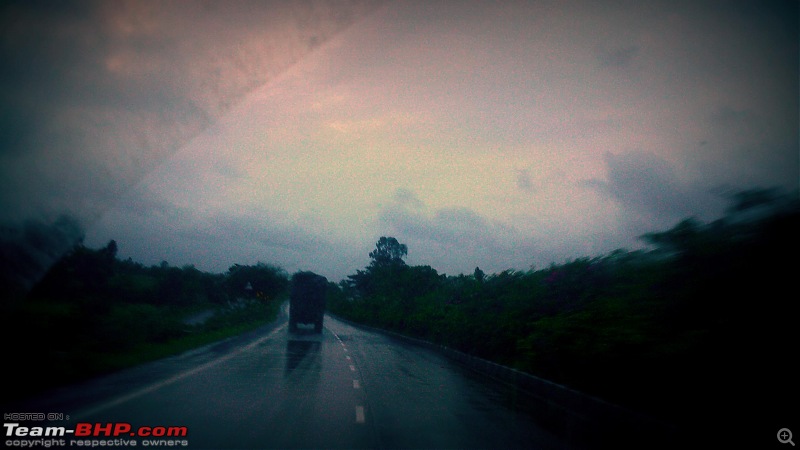 Monsoon Break 2013Hills, waterfalls and temples (Redux) : Mumbai to Karnataka-nh4-early-mornig.jpg