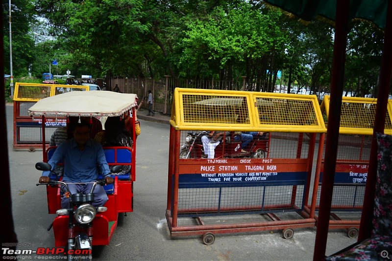 A day to appreciate the beauty of Taj Mahal, Agra-e-rickshaw.jpg