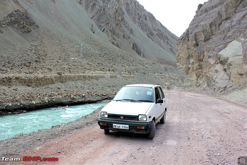 Leh - In a Maruti 800-riverside.jpg