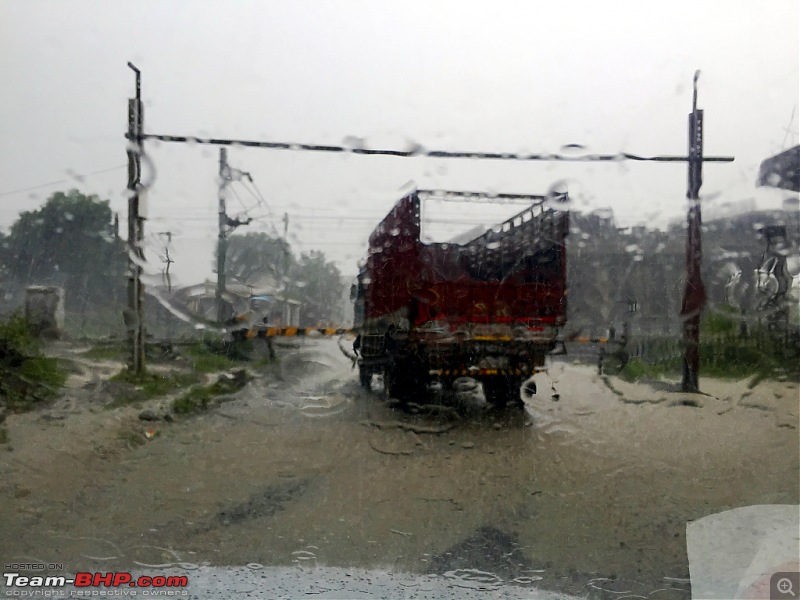 Where no Elantra has gone before - 5500 kms, 6 States & Bhutan!-hinganghat_level_crossing.jpg