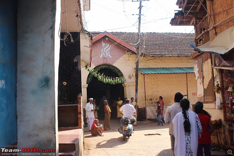 Solo 2000 km road-trip in my Jazz: Mumbai- Gokarna- Maravanthe- Jog Falls- Murudeshwar- Dandeli- Goa-entry-shiv-temple.jpg