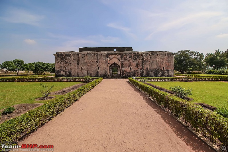 Hyderabad to Hampi, Deep Dive-queens-swimming-pool-outside-.jpg