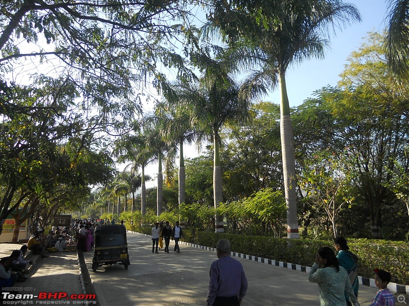 With my TUV300 to Sinhagad Fort, Balaji Temple, Narayanpur & Shivthar Ghal-37good-plantation-road-leading-temple.jpg