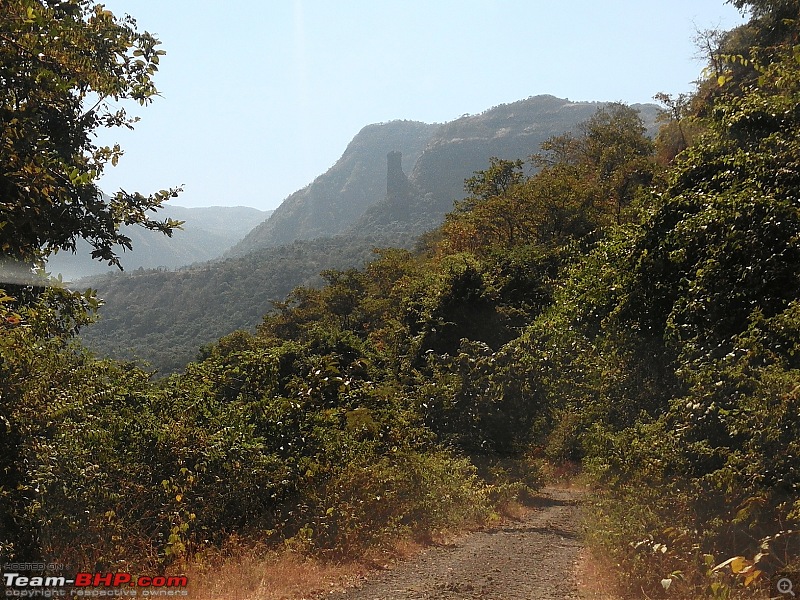 With my TUV300 to Sinhagad Fort, Balaji Temple, Narayanpur & Shivthar Ghal-35road-vanishing-jungle-notice-rock-patch-top.jpg