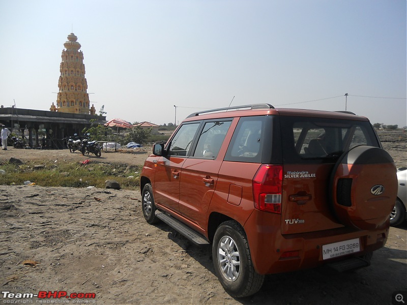 With my TUV300 to Sinhagad Fort, Balaji Temple, Narayanpur & Shivthar Ghal-01tuv-first-one-offer-prayers.jpg