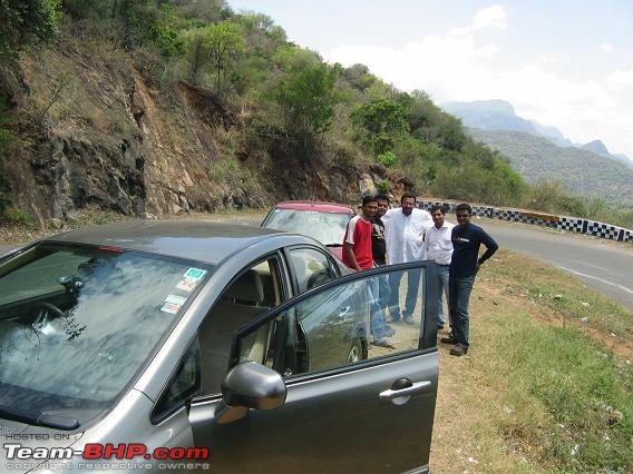 Civved : Kodaikanal, Munnar-hairpin.jpg