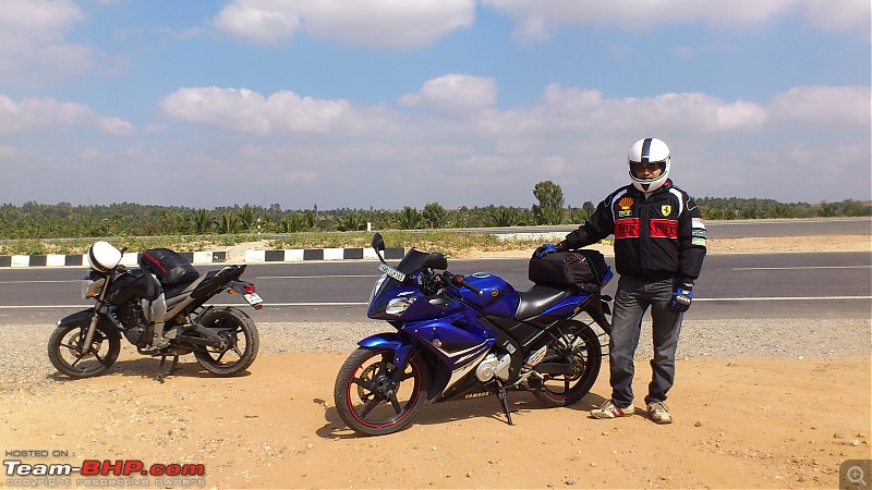 Bangalore to Chikmagalur - 3 Yamahas race to the Young Girl's Town-sudhi-r15-waiting.jpg