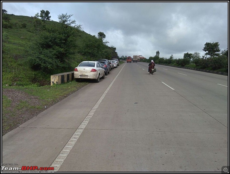 Tracing the Konkan Route in the Monsoon - 6 cars and 1,750 km of driving pleasure-parking.jpg