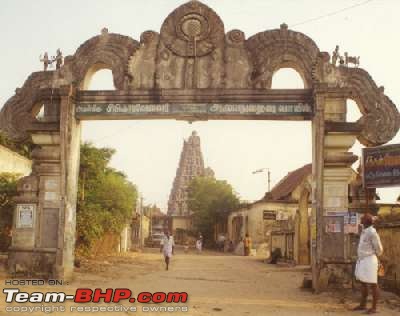 Temple Run: A triangular drive to the Greatest Ganesha Temples in Tamil Nadu!-sikkal_gate.jpg