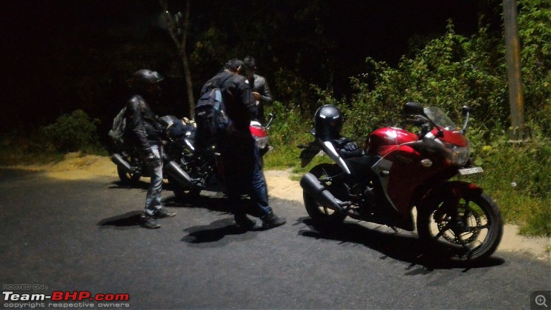 2200 km ride on 4 Honda CBR250Rs - Ooty, Munnar, Kanyakumari & more-cold-night-munnar.jpg