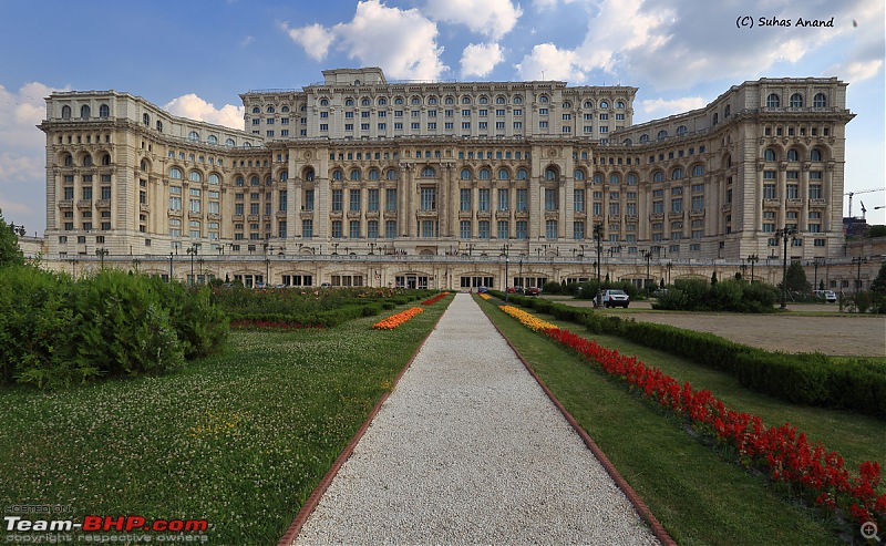 Driving on the best road in the world : Transfăgărășan-palace-parliament.jpg