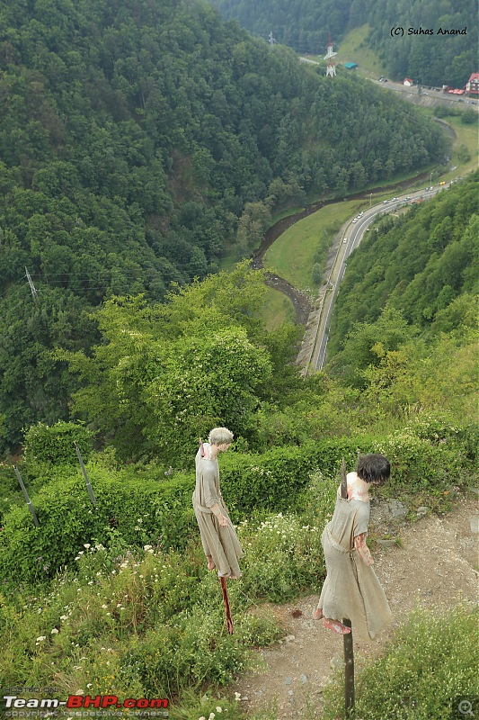 Driving on the best road in the world : Transfăgărășan-poenari-impaled-men-top-view.jpg