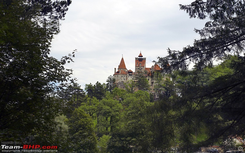 Driving on the best road in the world : Transfăgărășan-bran-castle-woods.jpg