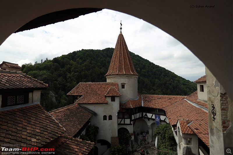 Driving on the best road in the world : Transfăgărășan-bran-castle-inside-view.jpg