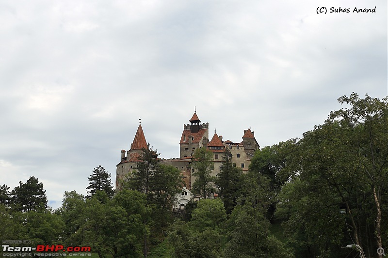 Driving on the best road in the world : Transfăgărășan-bran-castle.jpg