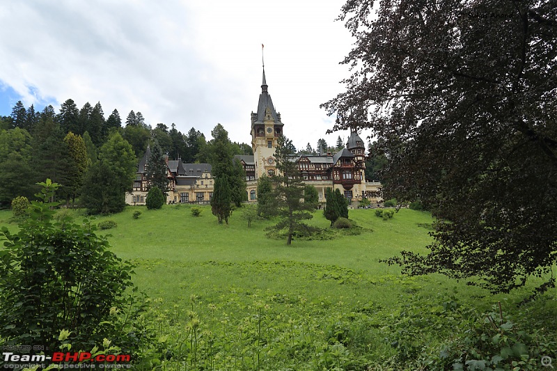 Driving on the best road in the world : Transfăgărășan-peles-castle-.jpg