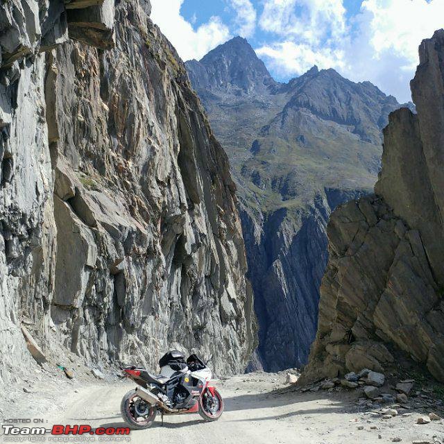 World First: GT650R on the highest motorable pass, Khardung La-2.jpg