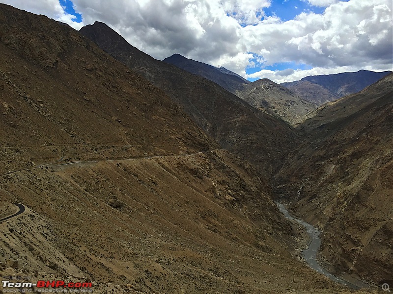 The Elantra does it again: 6233 km, 9 States, 18380 feet above sea level. Spiti, Ladakh & more-day_05_long_winding_lonely_road_sumdo_1080.jpg