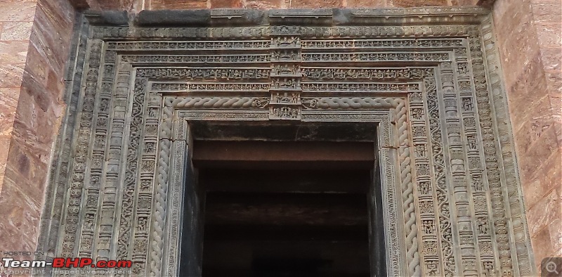 Zoomcar’ing in ‘Golden Triangle’ of Odisha, the soul of Incredible India-pic25-closer-look-door-frame.jpg