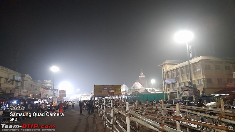 Zoomcar’ing in ‘Golden Triangle’ of Odisha, the soul of Incredible India-pic12-queue-entry-jagannath-temple.jpg