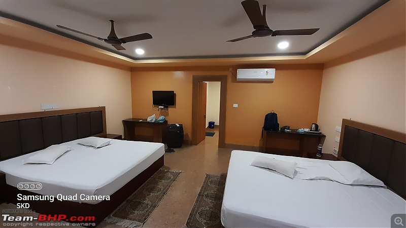 Zoomcar’ing in ‘Golden Triangle’ of Odisha, the soul of Incredible India-pic26-gigantic-room-myself.jpg