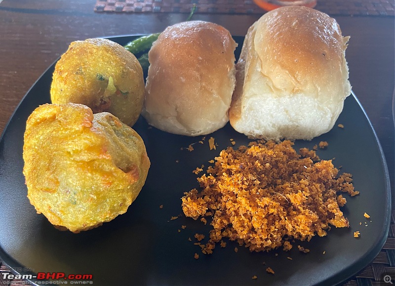 Mutton Thalis, Beaches and Rains - A Monsoon Drive to Coastal Maharashtra-sea-horizon-vada-pav.jpg