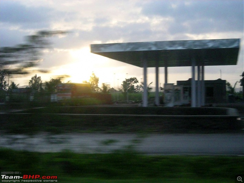 An Incredible Road trip from Pune to Kerala! - Revisited the second time!-l-first-glimpse-sun.jpg