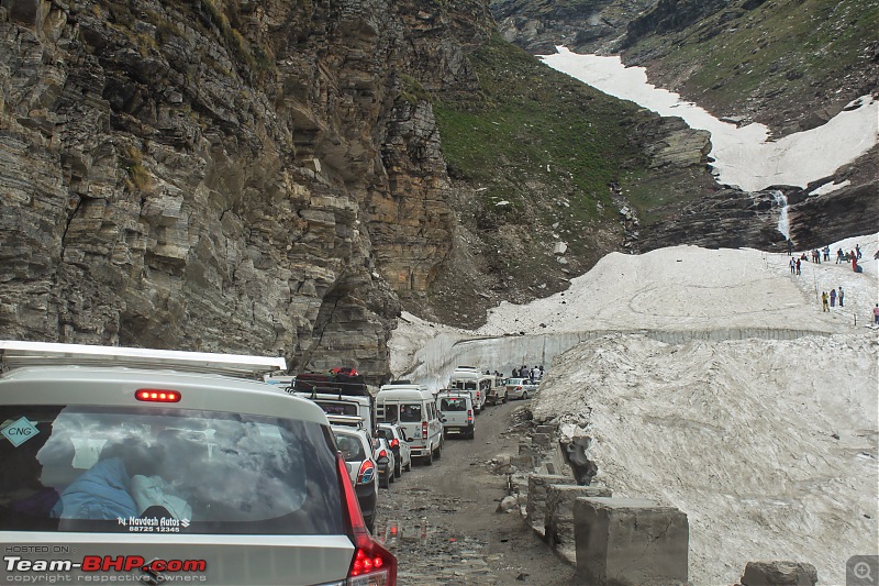 Bangalore to Ladakh in a Scorpio Getaway pick-up truck-heavy-traffic-enroute-rohtang.jpg