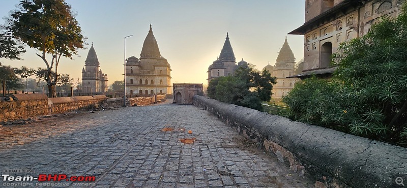 A painting that launched a 4000 km drive | Caves, Forts and a Fortuner-42.early-morning-minus-crowd.jpg