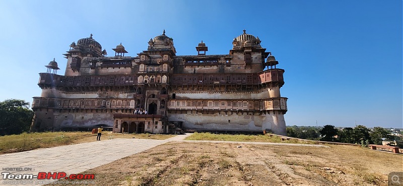 A painting that launched a 4000 km drive | Caves, Forts and a Fortuner-43_1.jehangir-mahal.jpg