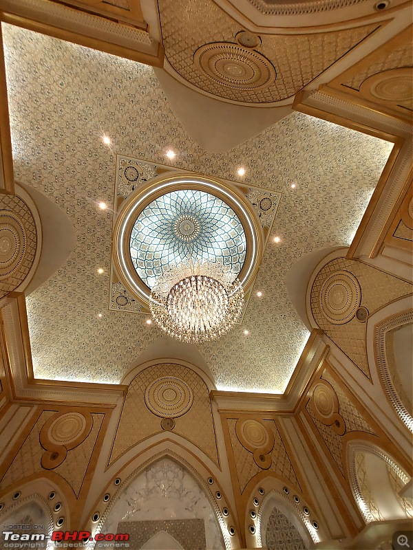 Visiting Qasr Al Watan | Presidential Palace at Abu Dhabi | Gold Class-qaw_greathall_chandelier1.jpg
