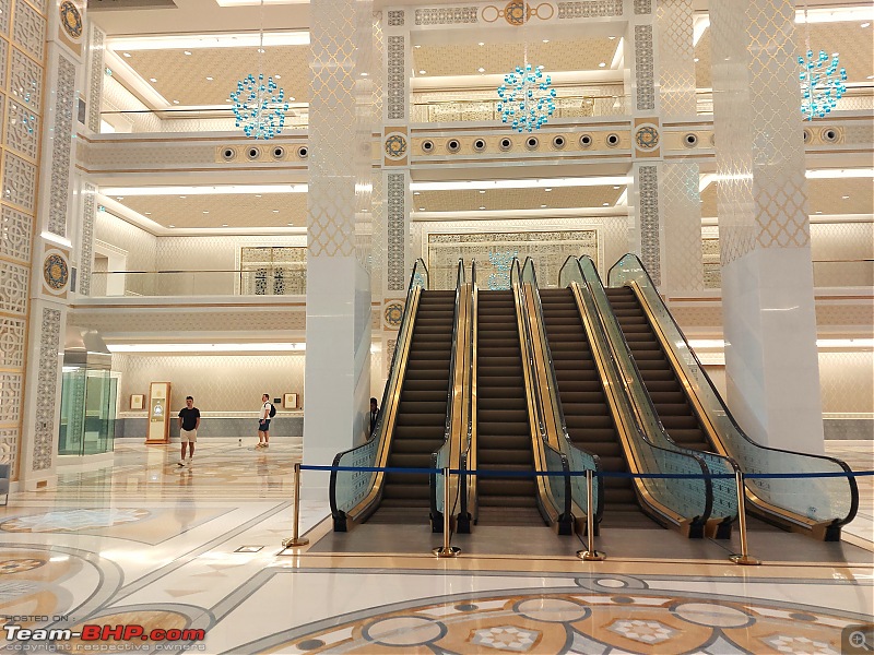 Visiting Qasr Al Watan | Presidential Palace at Abu Dhabi | Gold Class-qaw_dignitaiesentry_1.jpg