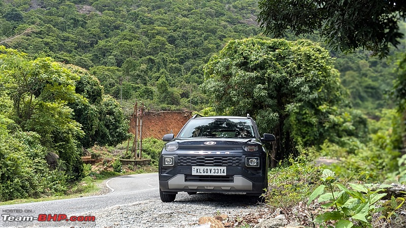 Drive to the world's largest statue | Statue of Unity-car-monsoon.jpg