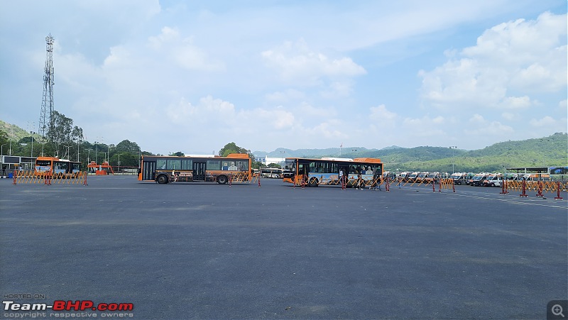 Drive to the world's largest statue | Statue of Unity-sou-buses.jpg