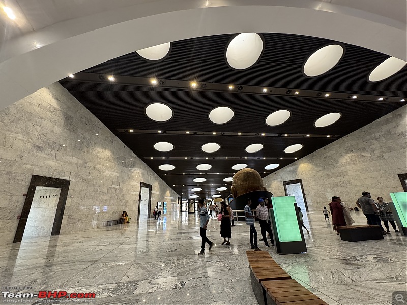 Drive to the world's largest statue | Statue of Unity-sou-inside-wide.jpg