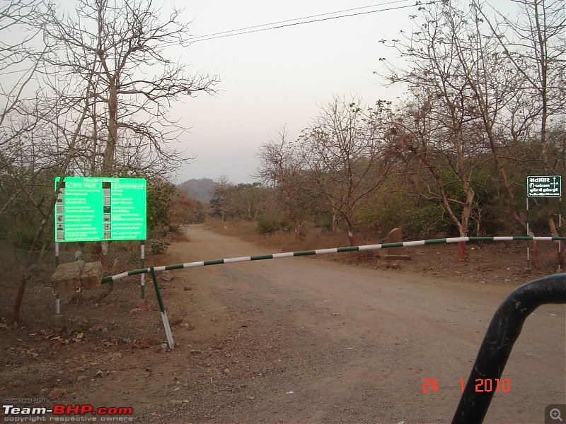 The Lion, The Beach & The Shrine Eternal (Sasan Gir, Diu & Somnath)-entrance-route-gir-np.jpg