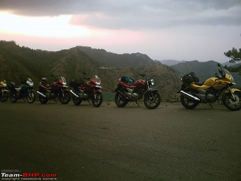 Himalayan Xplorer Ride (2004) Photo-Blog-friends-lined-up.jpg