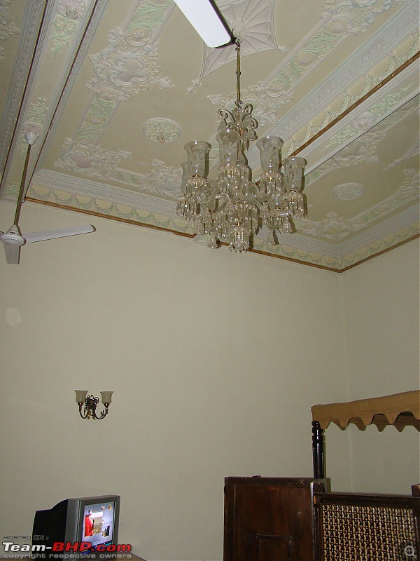 Beach vacation : Maharastra - Goa - Karnataka.-shalini-palace-maharaja-suite-ceiling-14.jpg