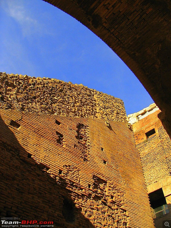 An Old Travelogue - Italy 2006-00510-colosseum.jpg