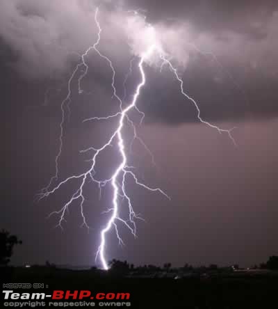 Swifted : Nelliyampathy via Valparai-static_lightningstrike.jpg