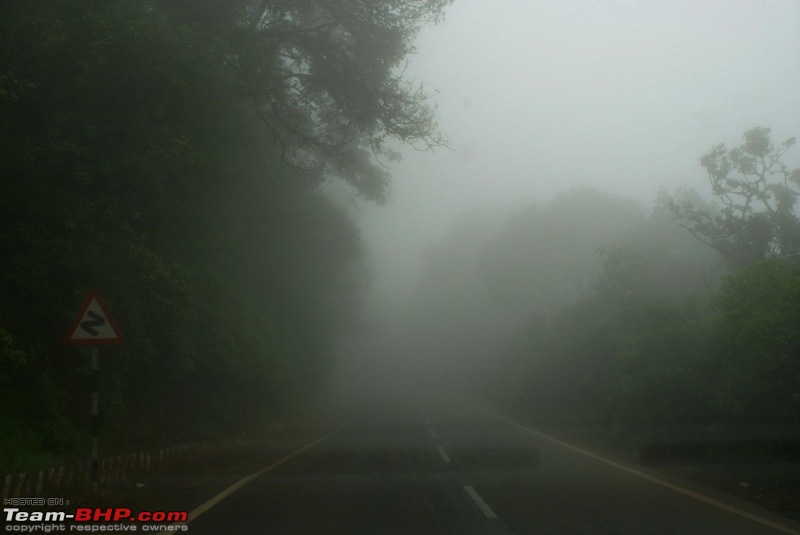 SriSha's D'Log - Trip to Munnar & Thekkady-y-mysore-highway_can-you-see-anything.jpg