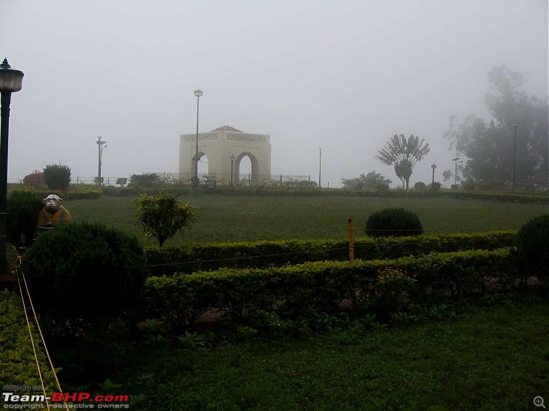 Hawk-on-fours on a pan-India tour: Delhi-Mumbai-Goa-Manipal-Coorg-Kolkata-Delhi-rajah-seat-2k100.jpg