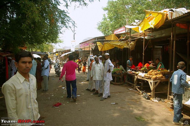 Went in search of Shiva - Found him blocking my way-grishneshwar-5.jpg