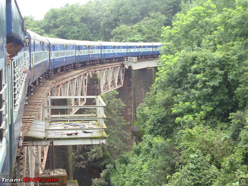 Mangalore -> Bangalore via Sakleshpur (Train)-11_overthebridge.jpg