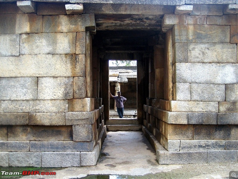 Lepakshi, the most famous one day drive in here!!!!-img_2276.jpg